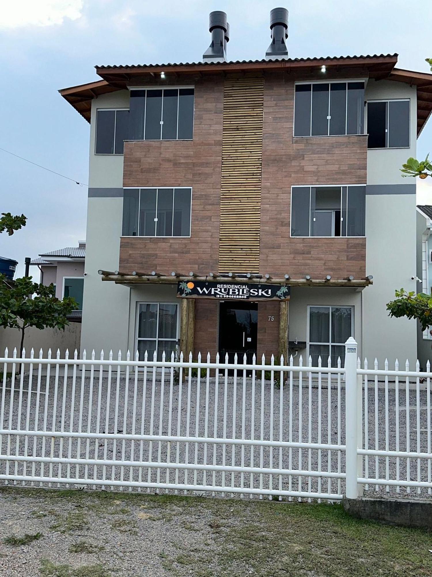 Residencial Wrubleski Sc Pinheira Exterior photo